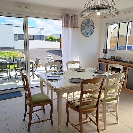 Single Storey Holiday Home In Cleder Bagian luar foto