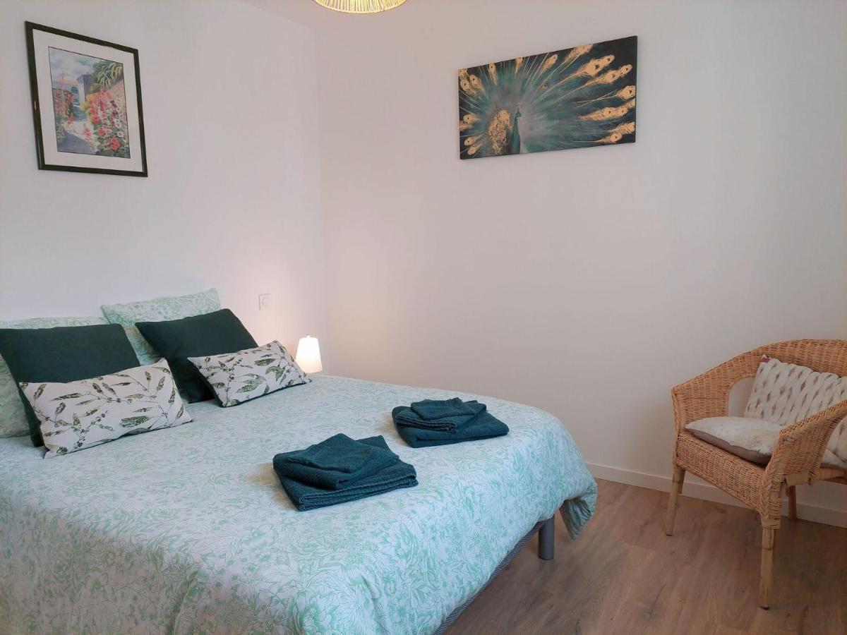 Single Storey Holiday Home In Cleder Bagian luar foto