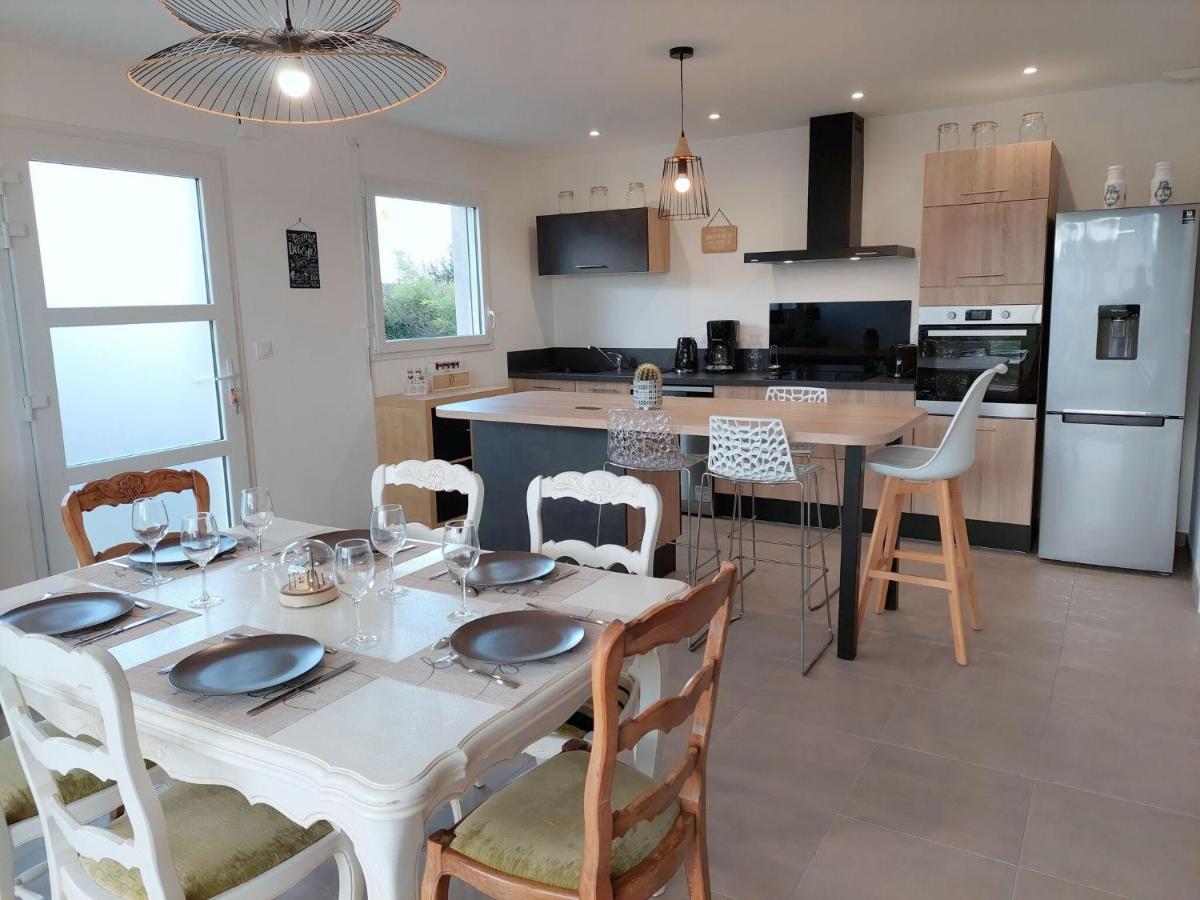 Single Storey Holiday Home In Cleder Bagian luar foto
