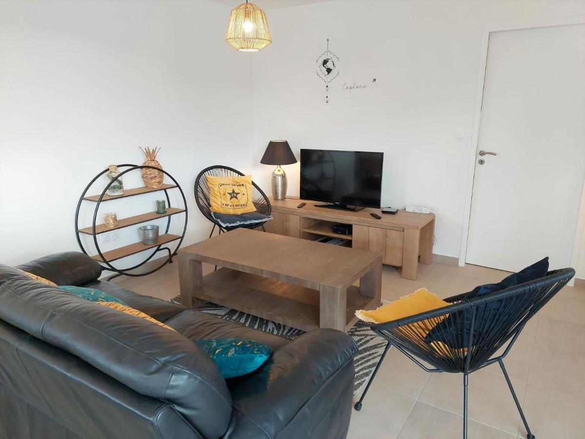 Single Storey Holiday Home In Cleder Bagian luar foto