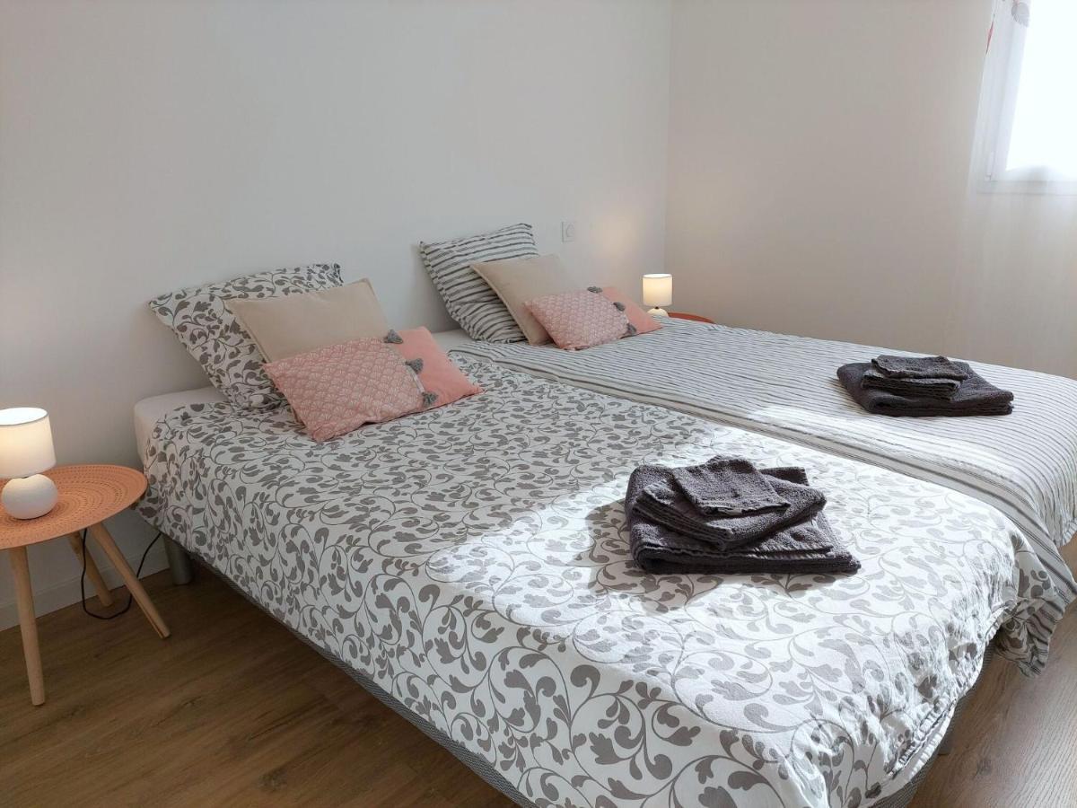 Single Storey Holiday Home In Cleder Bagian luar foto