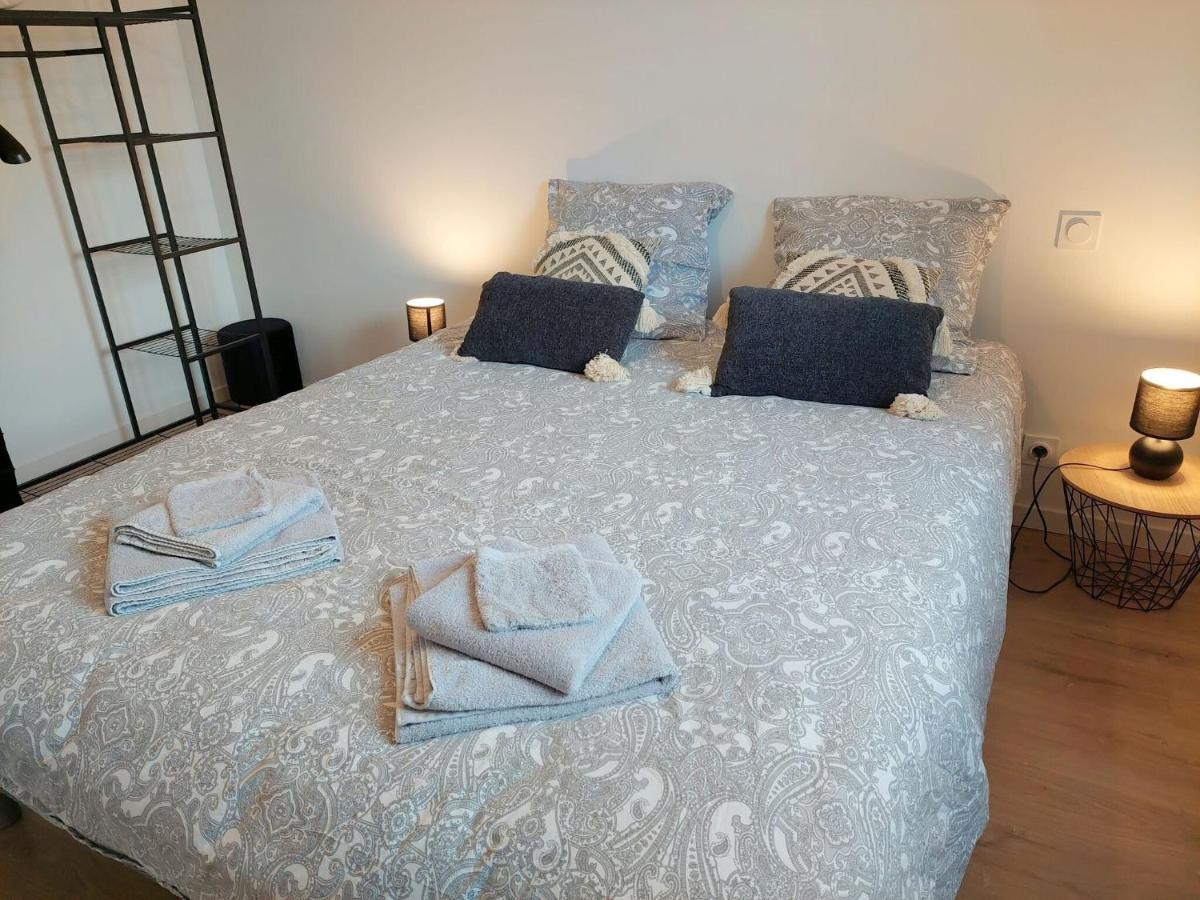 Single Storey Holiday Home In Cleder Bagian luar foto