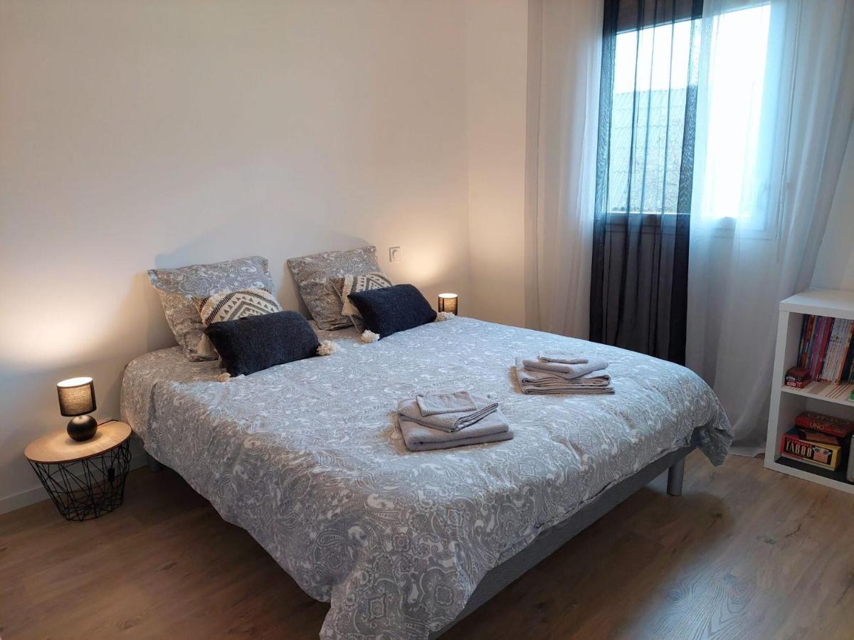 Single Storey Holiday Home In Cleder Bagian luar foto