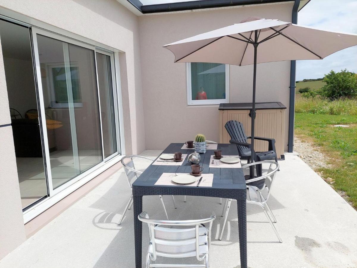 Single Storey Holiday Home In Cleder Bagian luar foto