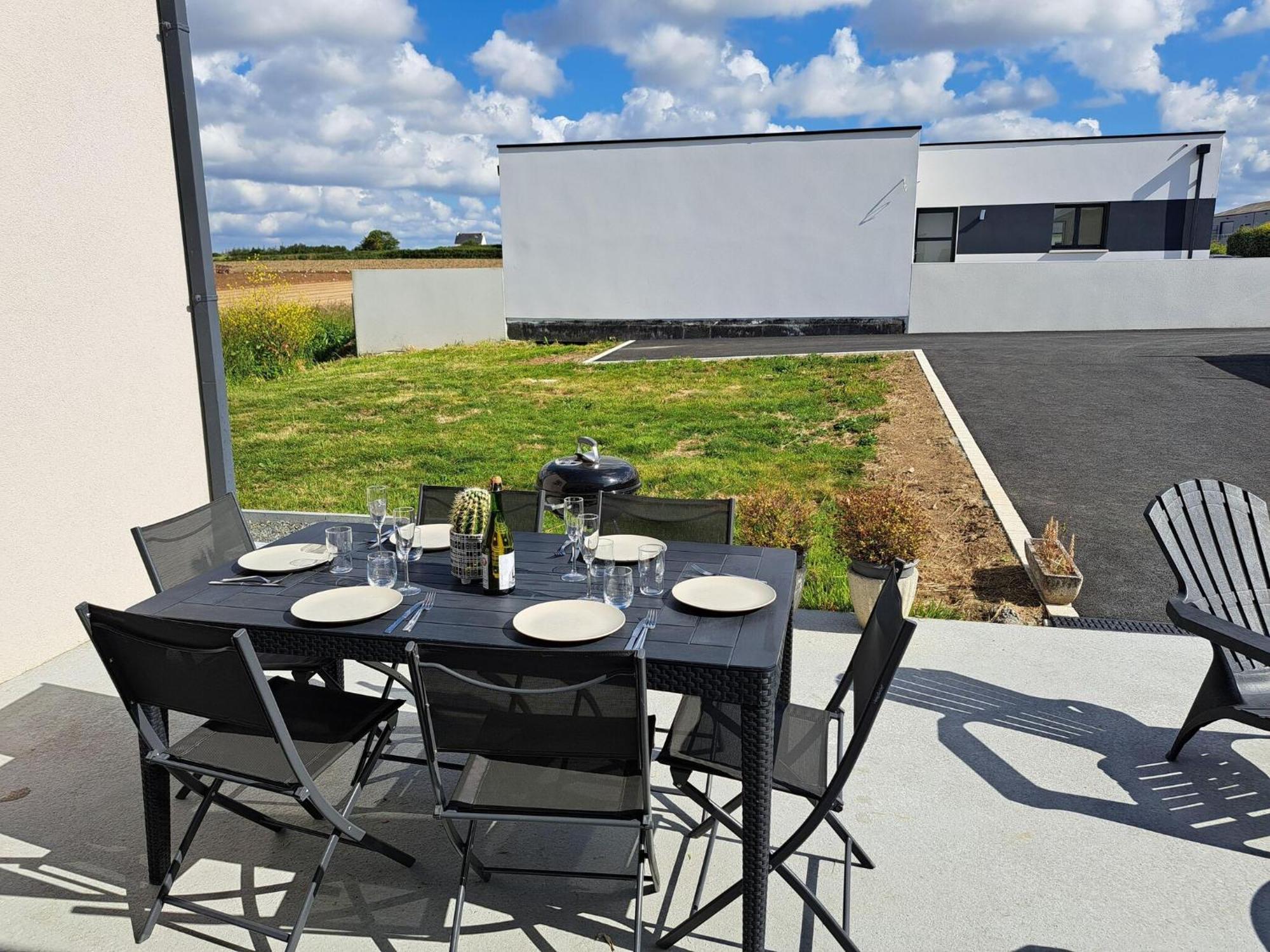 Single Storey Holiday Home In Cleder Bagian luar foto
